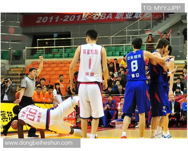 赛后分析:北京篮球队与成都篮球队的战术对决全景回顾 赛后分析:北京篮球队与成都篮球队的战术对决全景回顾